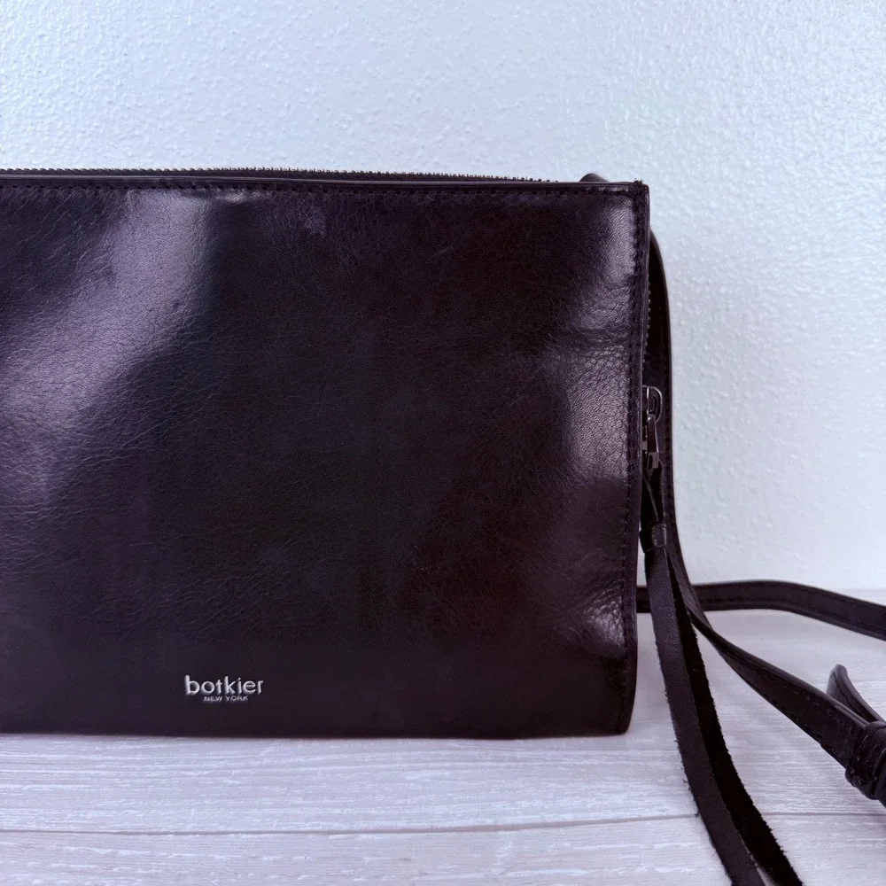 Botkier New York Warren City Small Crossbody Bag Black Leather Studded‎